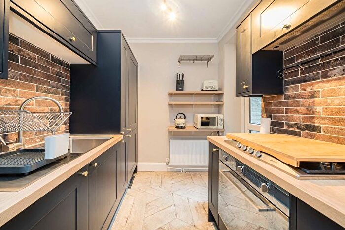 2 Bedroom Flat To Rent In Garratt Terrace, Tooting, SW17