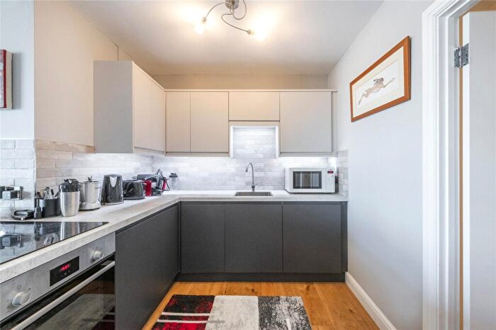 Flat To Rent In Wapping High Street, Wapping, E1W