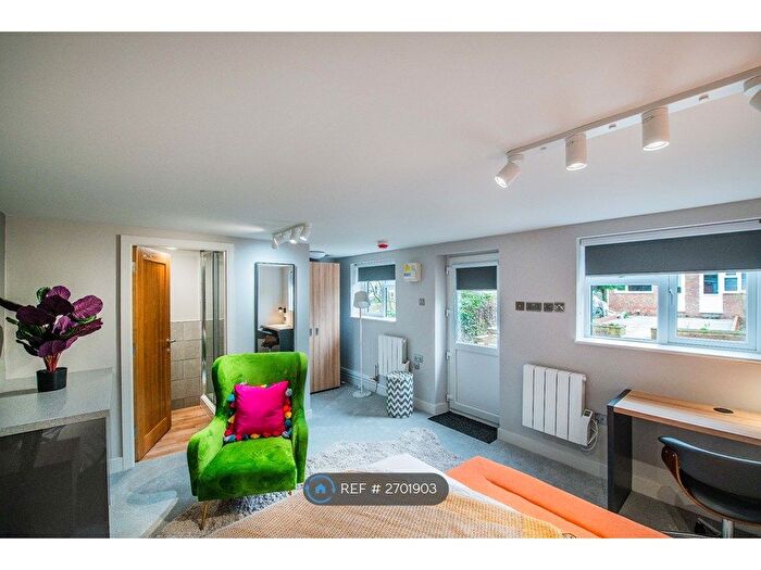1 Bedroom Semi-Detached House To Rent In Chatham Street, Reading, RG1