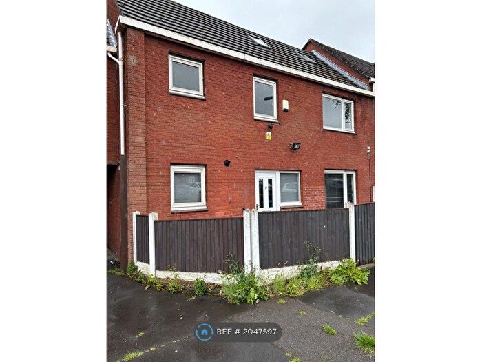 4 Bedroom Semi-Detached House To Rent In Great Arbor Way, Middleton, Manchester, M24