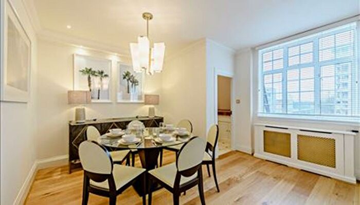 3 Bedroom Flat To Rent In Park Road, Strathmore Court, NW8