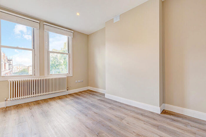 Apartment To Rent In The Gardens, East Dulwich London, SE22