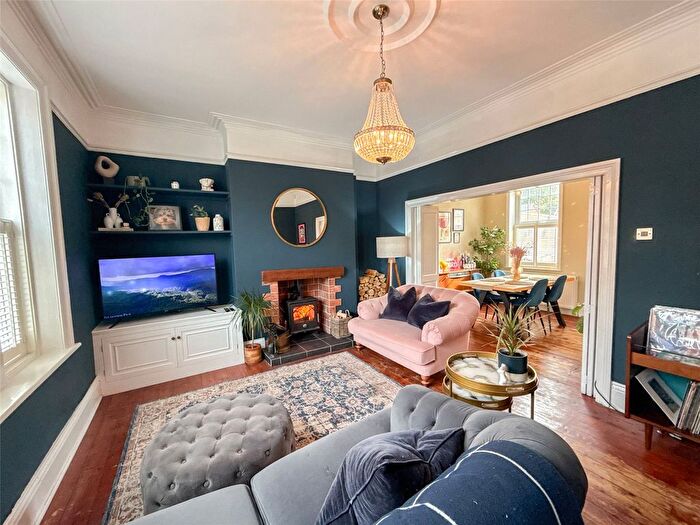 3 Bedroom Semi Detached House For Sale In Kells Lane, Gateshead, NE9