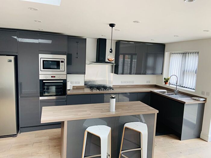 4 Bedroom Semi-Detached House To Rent In Hounslow, Greater London, TW3