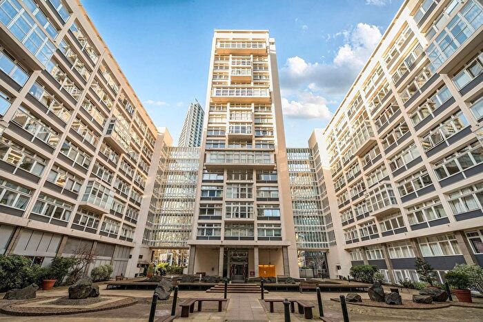2 Bedroom Flat For Sale In Metro Central Heights, Elephant And Castle, London, SE1