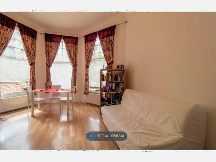 1 Bedroom Flat To Rent In Queens Avenue, London, N10