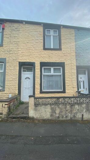 3 Bedroom Terraced House To Rent In Howsin Street, Burnley, Lancashire, BB10