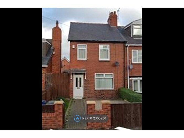 3 Bedroom End Of Terrace House To Rent In West Avenue, Westerhope, Newcastle Upon Tyne, NE5