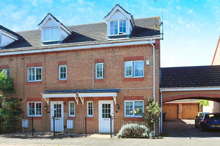 4 Bedroom End Of Terrace House For Sale In Buckthorn Road, Hampton Hargate, Peterborough, PE7