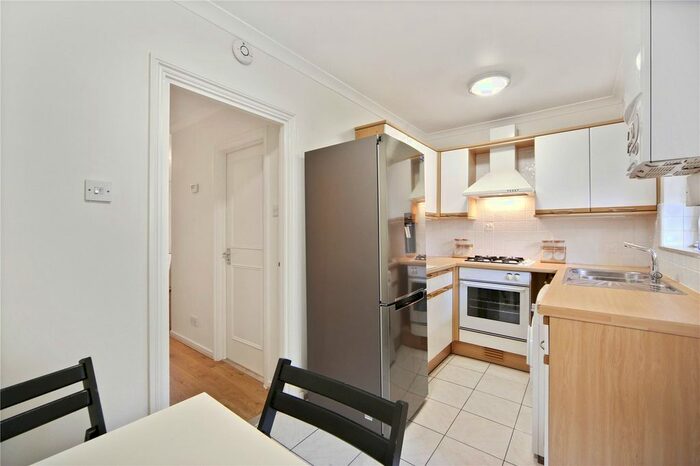 Studio To Rent In Bartle Road, London, W11