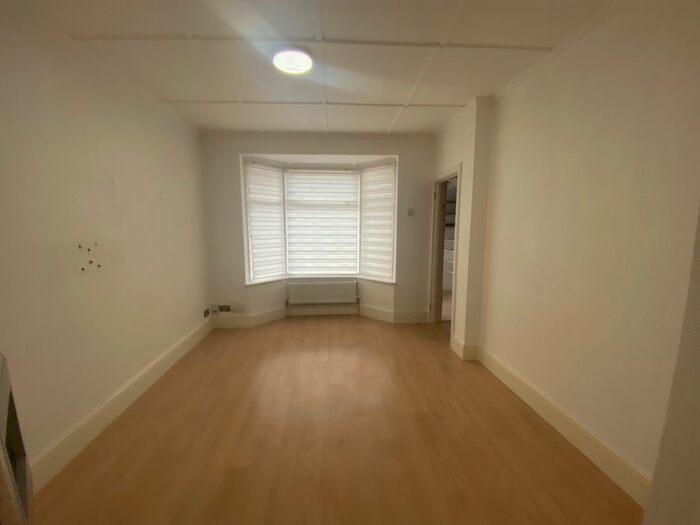 4 Bedroom Semi-Detached House To Rent In Greenwood Avenue, Enfield, EN3