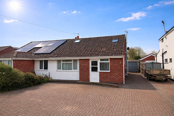 3 Bedroom Semi-Detached Bungalow For Sale In Daventry Road, Barby, Rugby, CV23