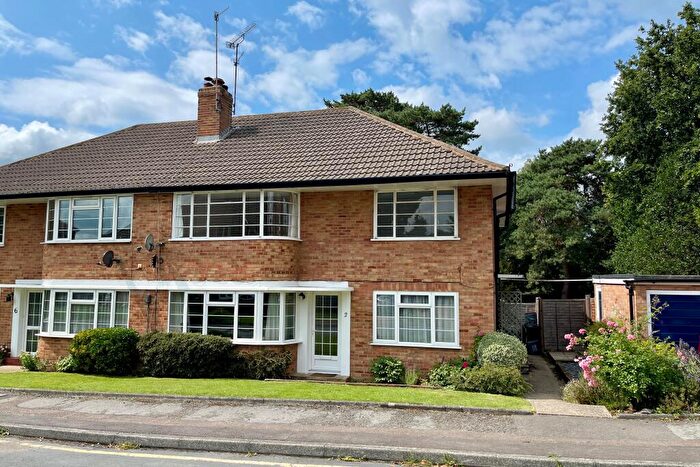 2 Bedroom Maisonette For Sale In Yorke Gardens, Reigate, RH2