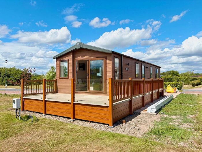 2 Bedroom Park Home For Sale In Oakmere Park, Hanley Swan, Worcester, WR8