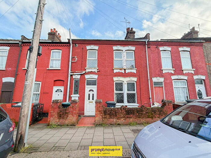 3 Bedroom Terraced House To Rent In Oak Road Luton, LU4