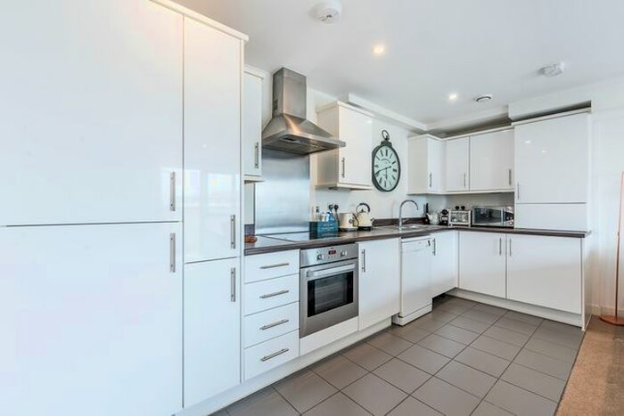 2 Bedroom Flat To Rent In Bicycle Mews, London, SW4