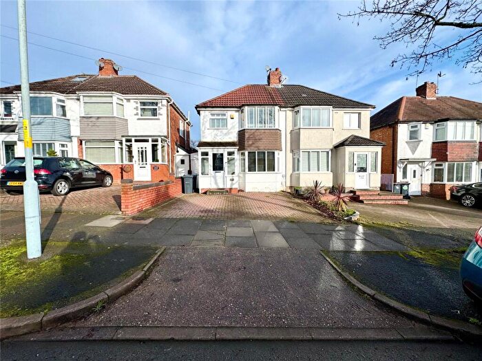 3 Bedroom Semi Detached House For Sale In Charlbury Crescent, Birmingham, West Midlands, B26