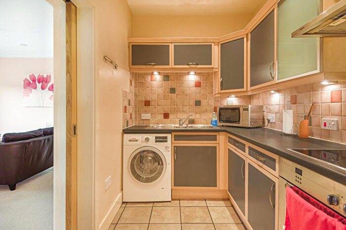 2 Bedroom Flat To Rent In Swindon, Wiltshire, SN1