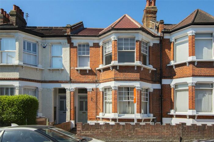 2 Bedroom Flat To Rent In Pelham Road, South Woodford, London, E18