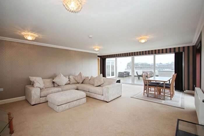 2 Bedroom Penthouse For Sale In Sir Anthony Eden Way, Warwick, CV34