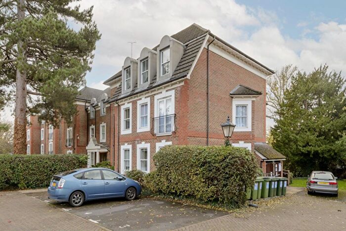2 Bedroom Flat For Sale In Devonshire House, Woodside Park, London, N12