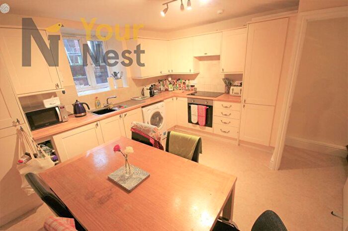 6 Bedroom Terraced House To Rent In Newport Mount, Headingley, Leeds, LS6