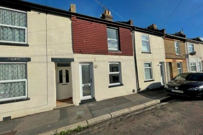 2 Bedroom Property To Rent In Albert Road, Chatham, ME4