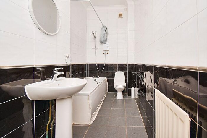 1 Bedroom Flat To Rent In East Burnside Street, Kilsyth, G65