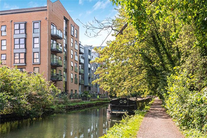 2 Bedroom Apartment For Sale In The Embankment, Nash Mills Wharf, Hemel Hempstead, Hertfordshire, HP3