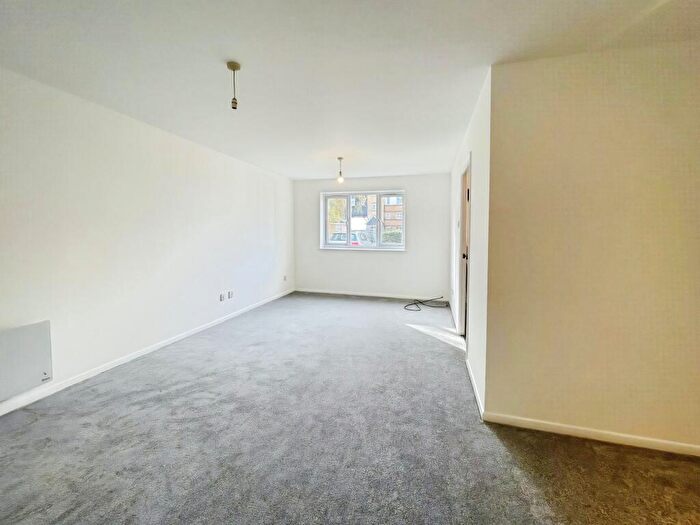 1 Bedroom Flat To Rent In Lewes Close, Grays, RM17