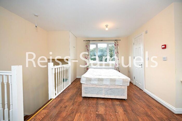 6 Bedroom Town House To Rent In Ambassador Square, London, E14