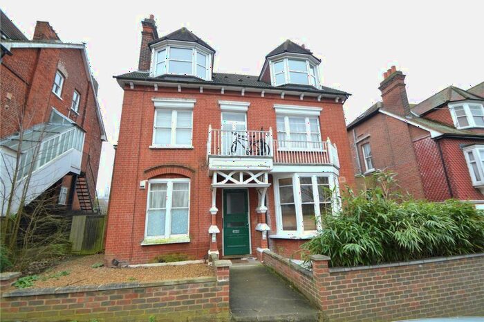 2 Bedroom Apartment To Rent In Vermont Road, London, SE19