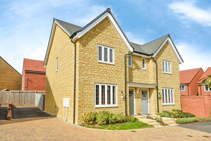 3 Bedroom Semi Detached House For Sale In Proctor Way, Faringdon, SN7