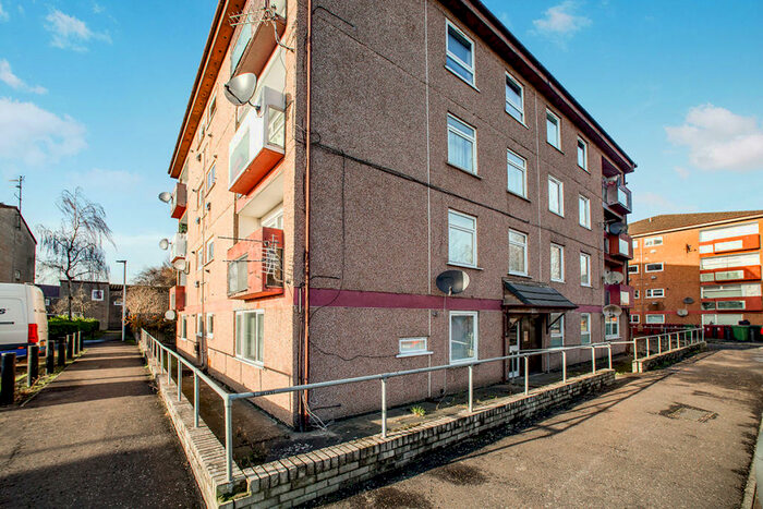 2 Bedroom Flat To Rent In Glenbervie Road, Grangemouth, Stirlingshire, FK3