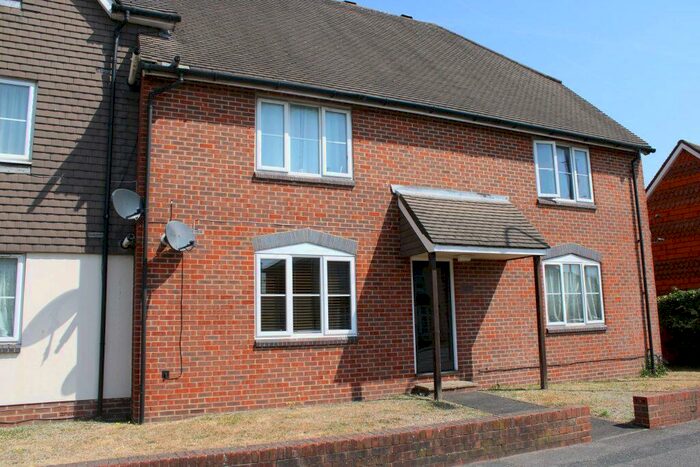 1 Bedroom Flat To Rent In St Thomas Court Thatcham, RG18