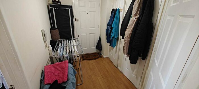 1 Bedroom Flat For Sale In Pentland Close, Edmonton, N9