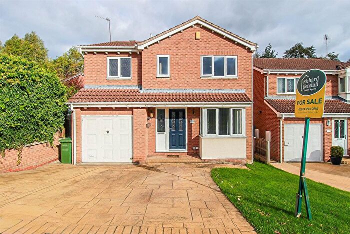 4 Bedroom Detached House For Sale In Meadow Vale, Outwood, Wakefield, WF1