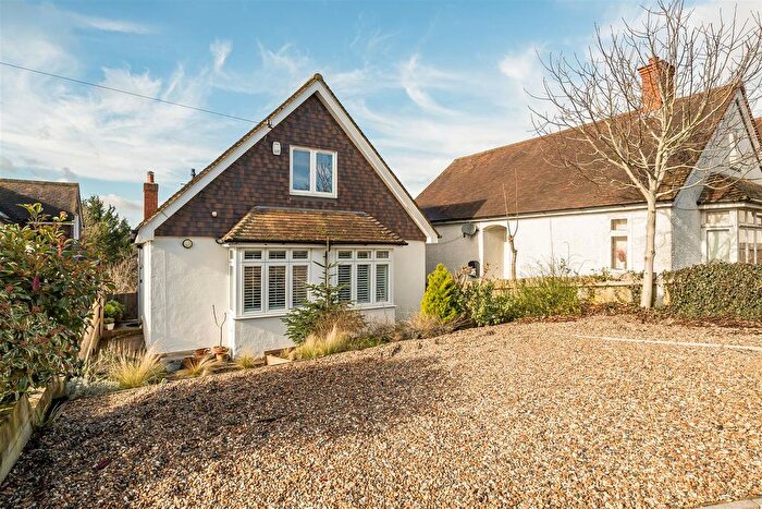 4 Bedroom Detached House For Sale In Grove Hill, Emmer Green, Reading, RG4