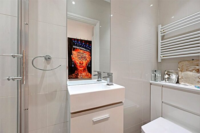 2 Bedroom Flat For Sale In Gloucester Road, London, SW7