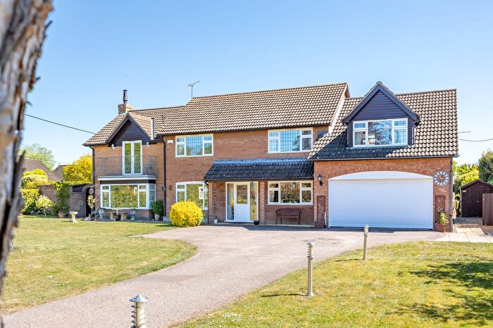 6 Bedroom Detached House For Sale In Folgate Lane, Costessey, NR8