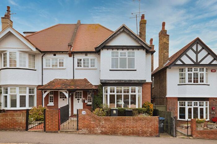 2 Bedroom Flat For Sale In Queens Road, Broadstairs, Kent, CT10