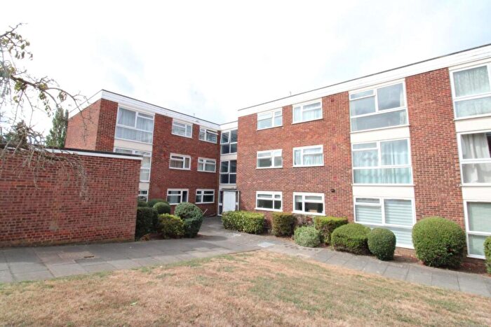 2 Bedroom Apartment For Sale In Tyrells Close, Upminster, Essex, RM14