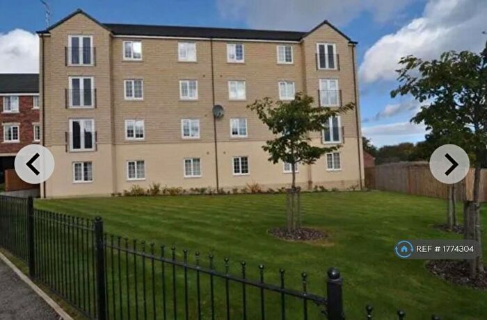 2 Bedroom Flat To Rent In Langsett Court, Bradford, BD9