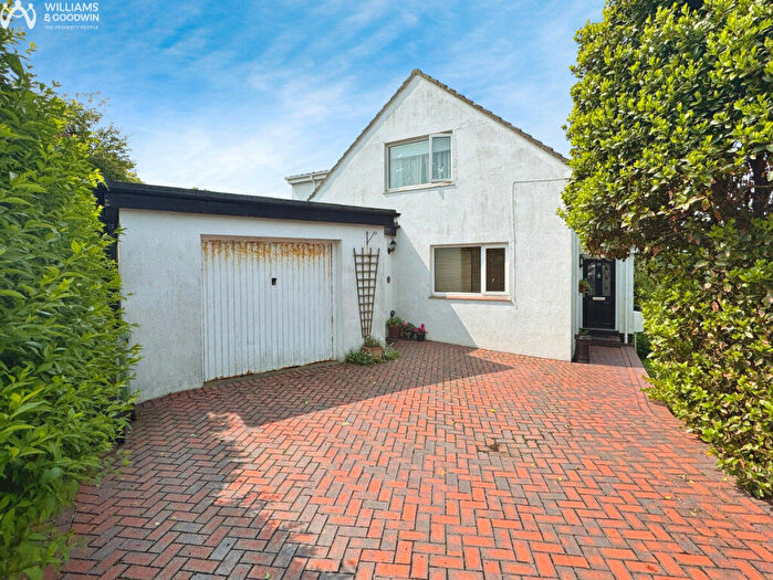 4 Bedroom Detached House For Sale In Bryn Erw Road, Holyhead, LL65