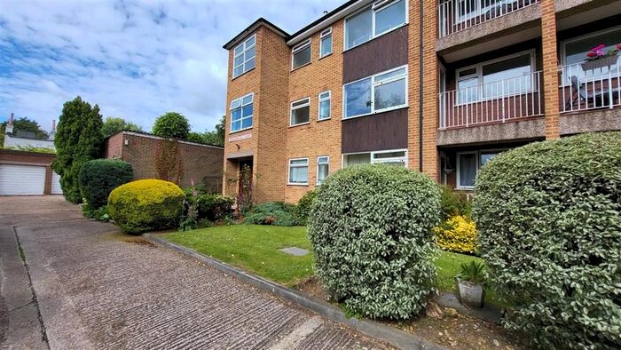 2 Bedroom Flat To Rent In Village Road, Enfield, EN1