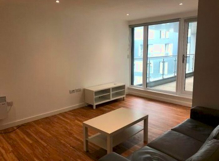 2 Bedroom Flat To Rent In The Exchange, Elmira Way, Salford Quays, Greater Manchester, M5