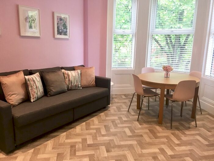 2 Bedroom Flat To Rent In Eglantine Avenue, Belfast, BT9