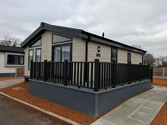 2 Bedroom Park Home For Sale In Meysey Hampton, Cirencester, GL7