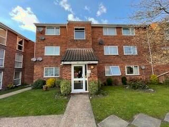 1 Bedroom Flat To Rent In Shurland Avenue, Barnet, EN4