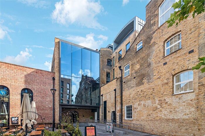 3 Bedroom Flat To Rent In Bubbling Well Square, London, SW18